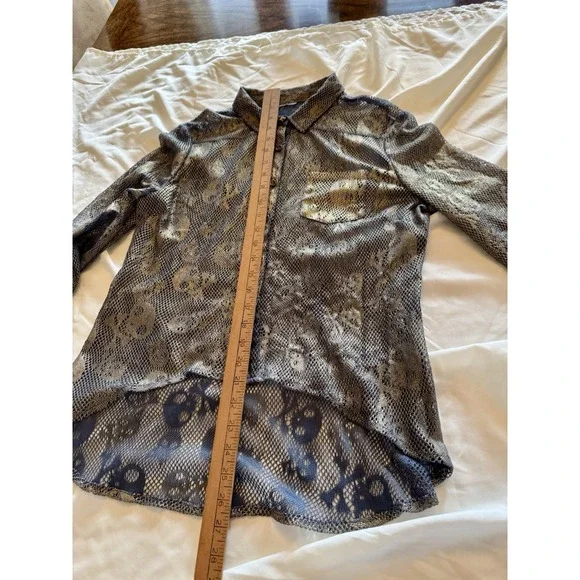 Ladies Medium Black/White Checkered‎ Skull Lace Back Button Up Collared Shirt - Picture 9 of 11